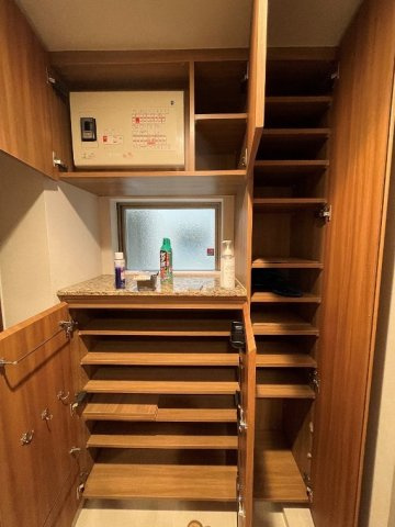 プラウド富士見ヶ丘コートテラスの玄関