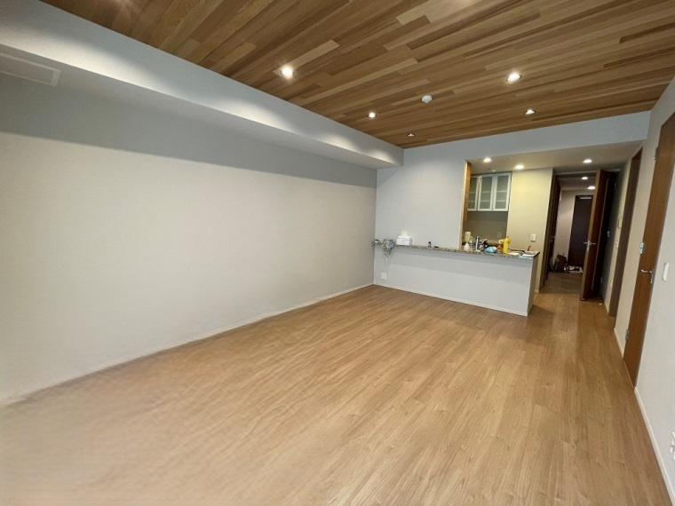 プラウド富士見ヶ丘コートテラスの居間・リビング