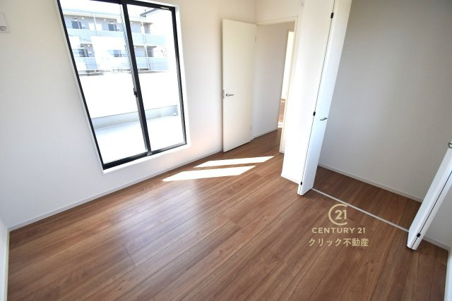 GRACE　水戸市小吹町　2期 　1の洋室|採光バッチリ・通風良好です。
たっぷり差し込む陽光がお部屋を明るく照らします！