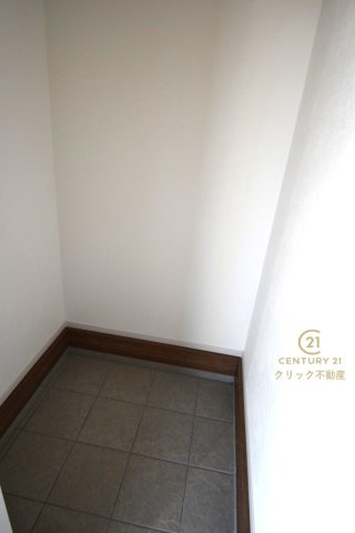 GRACE　水戸市小吹町　2期 　1の玄関|玄関土間収納です。アウトドア用品、防災用品等を置くのもいいですね。