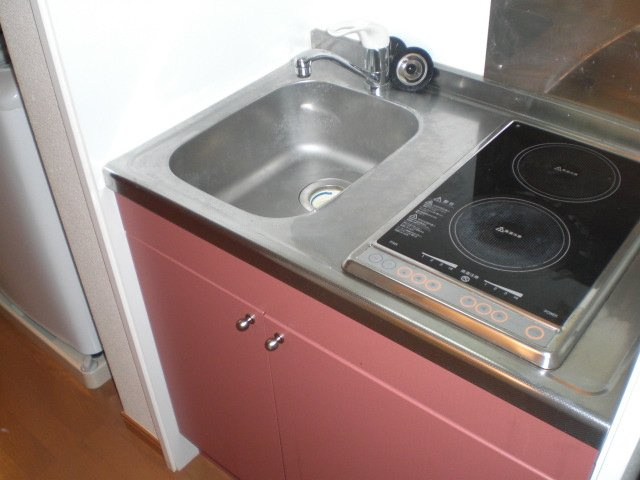 レオパレスサンロードのキッチン|IHラジエントヒーターコンロ