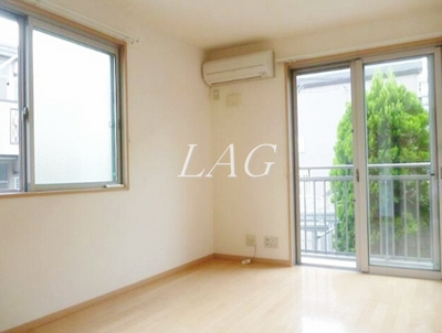 【居間・リビング】 | ラピス・ガーデン | 洋室のお部屋です。