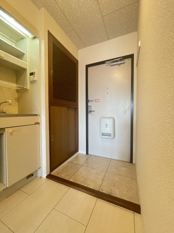 マンションカミュの玄関