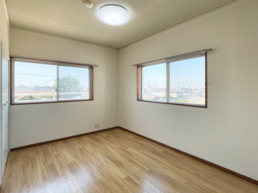 ドエル昭和の洋室