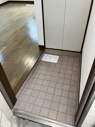 アゼリアハイツの玄関