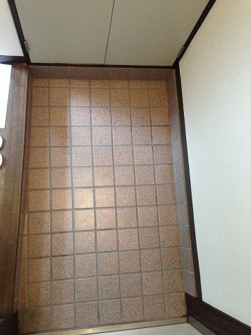 アゼリアハイツの玄関