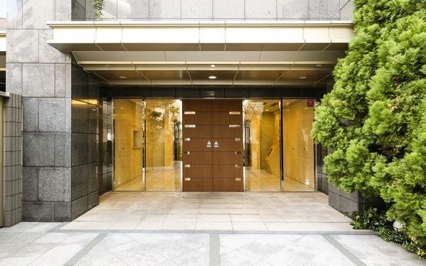 レジディア泉のエントランス