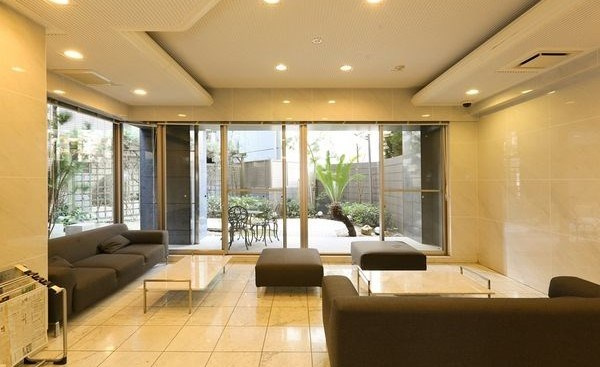 レジディア泉のロビー