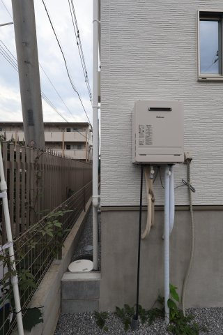 《仲介手数料無料》上尾市本町６丁目1-13新築一戸建てTerrechezの外観|東側に向かってほんの少し道路が下り坂になっています。