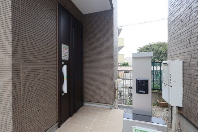 《仲介手数料無料》上尾市本町６丁目1-13新築一戸建てTerrechezの玄関