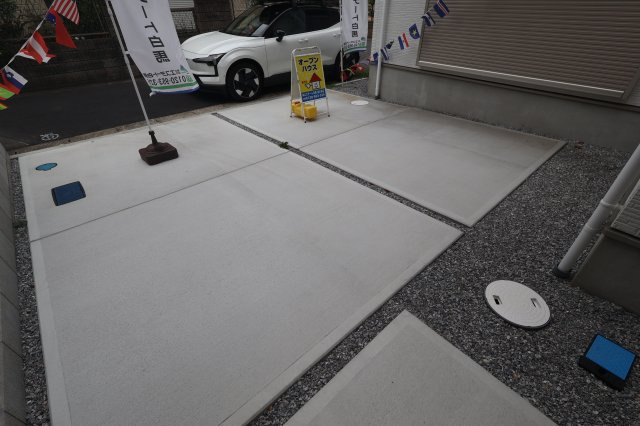 《仲介手数料無料》上尾市本町６丁目1-13新築一戸建てTerrechezの駐車場
