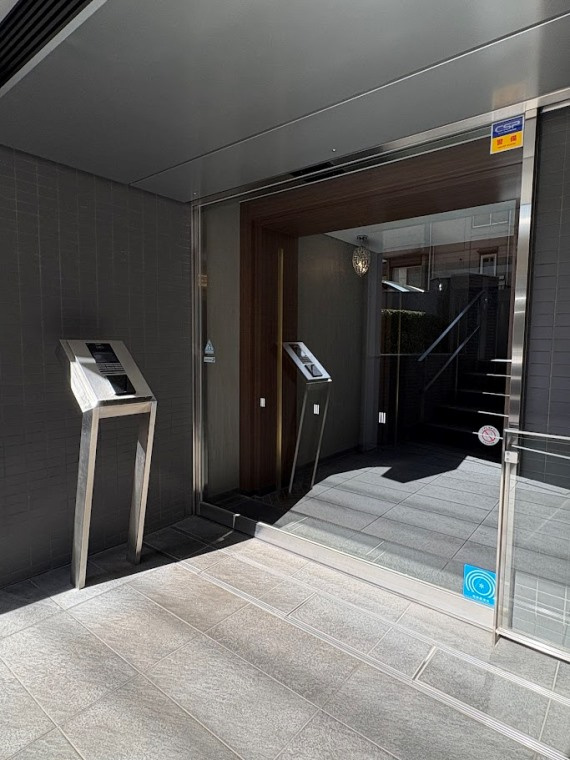 シティハウス四谷坂町のエントランス