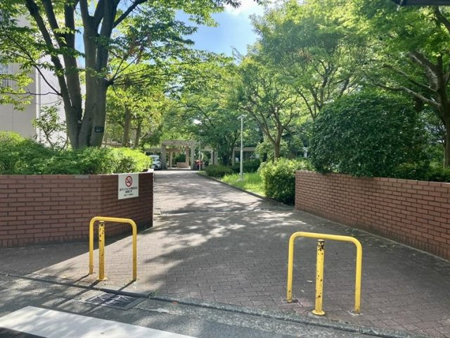 菊名ハイツ１号棟のエントランス