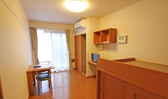 レオパレスディアコート　六木の居間・リビング