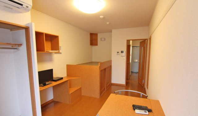 レオパレスディアコート　六木の居間・リビング