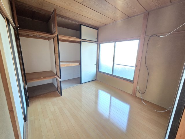 伊勢崎市境美原　中古住宅の洋室|1階4.5帖の洋室です。