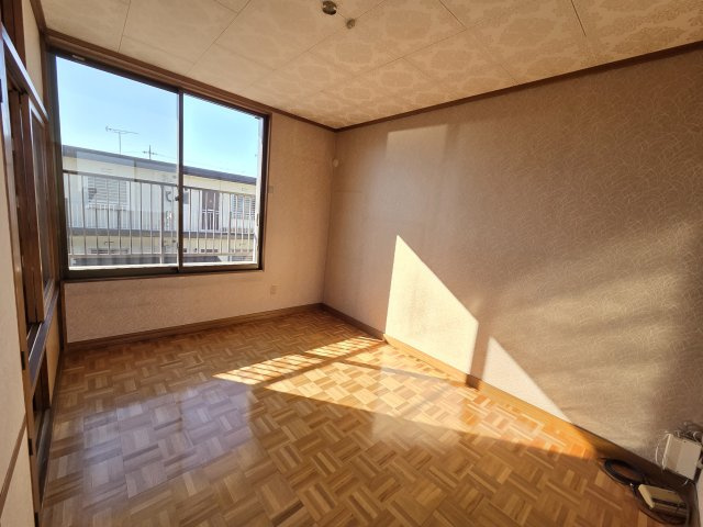 伊勢崎市境美原　中古住宅の洋室|2階6帖の洋室です。