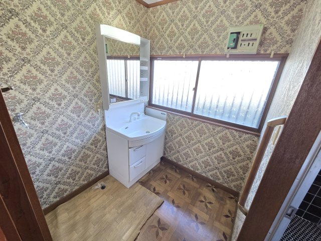 伊勢崎市境美原　中古住宅の洗面所|洗面脱衣所です。1坪あるので広さは十分！