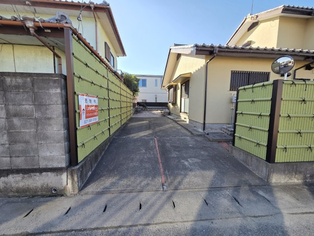 伊勢崎市境美原　中古住宅の駐車場|駐車は縦列2台可能！
