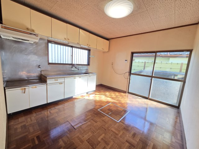 伊勢崎市境美原　中古住宅のキッチン|ダイニングキッチンは7帖あります！