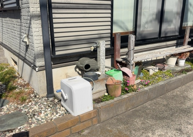 【設備】 | 敷地内に散水栓や立水栓があると便利です。水道水を直接利用できるため、水を運ぶ手間を省くことが出来ます。大量の水を必要とする洗車作業や清掃などに役立ちます。その他設備とあわせて、現地でご確認ください。