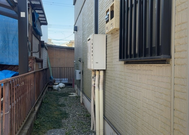 【発電・温水設備】 | 省エネ給湯器とは従来型の給湯器より熱効率が高く、少ない燃料でたくさんのお湯を沸かすことが出来る高効率な給湯器のことを指します。また、省エネ給湯器には種類があり、利便性や効果なども様々です。