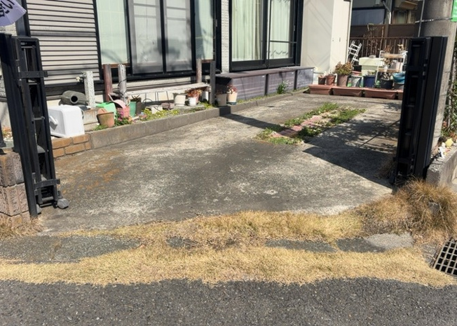 【駐車場】 | 駐車場と明記されていても、最小スペースでつくられた駐車場だと大型車は駐車できなかったり、出入りしにくくなったりする可能性があります。お車のサイズと購入したい物件の駐車場のサイズを現地で確認しましょう。