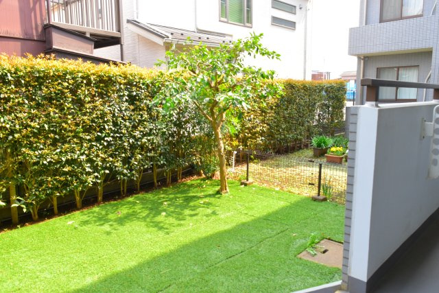 東村山市久米川町４丁目の中古マンションの庭