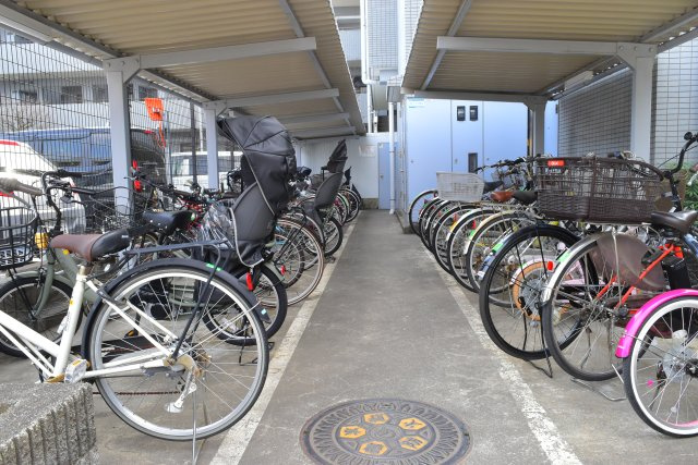 東村山市久米川町４丁目の中古マンションの駐車場