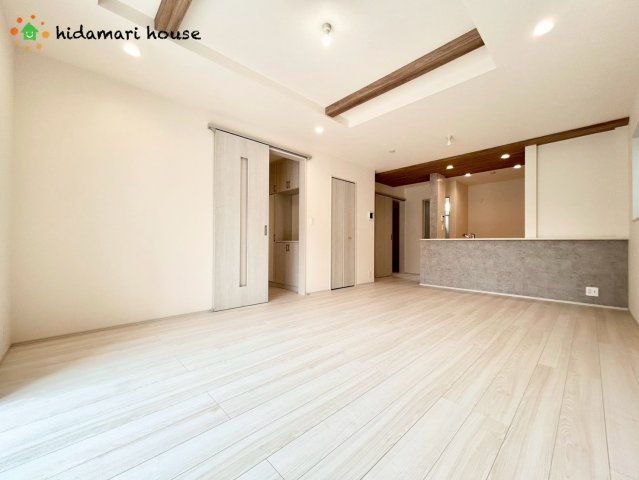 上尾市弁財1丁目　新築戸建　ブルーミング01の居間・リビング