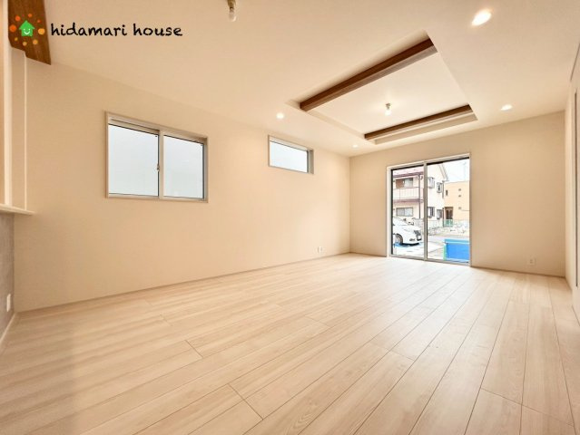 上尾市弁財1丁目　新築戸建　ブルーミング01の前面道路含む現地写真