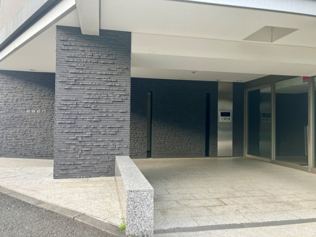 レーベン新川崎デュアリズムのエントランス