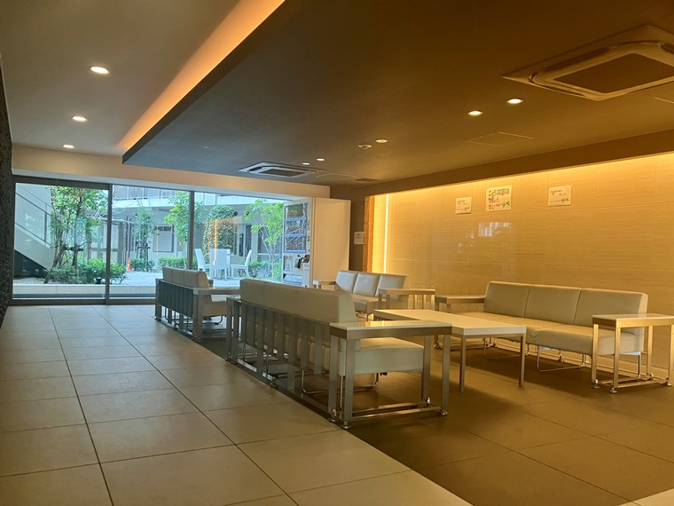 レーベン新川崎デュアリズムのロビー