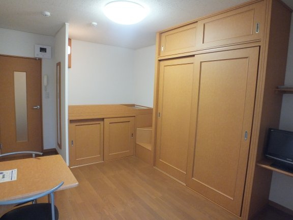 レオパレスシャトーＡの居間・リビング