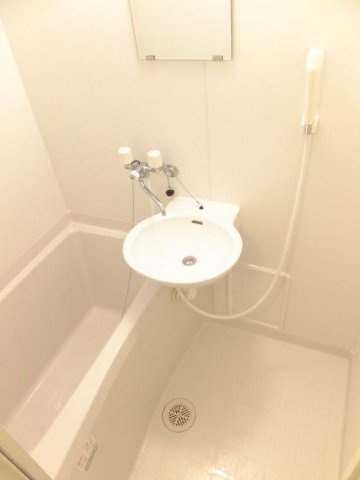 レオパレスシャトーＡの浴室