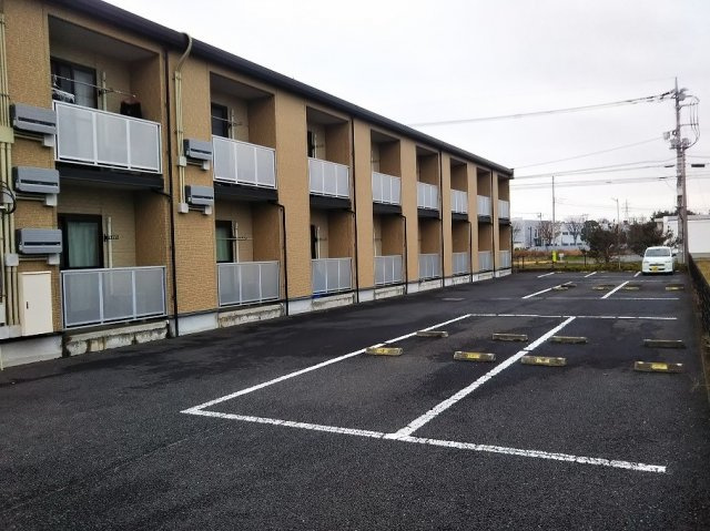 レオパレスコンフォールツクバの駐車場