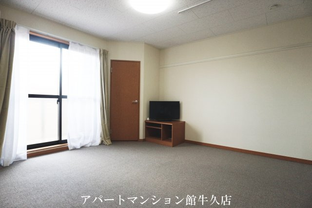 レオパレスコンフォールツクバの居間・リビング|画像9