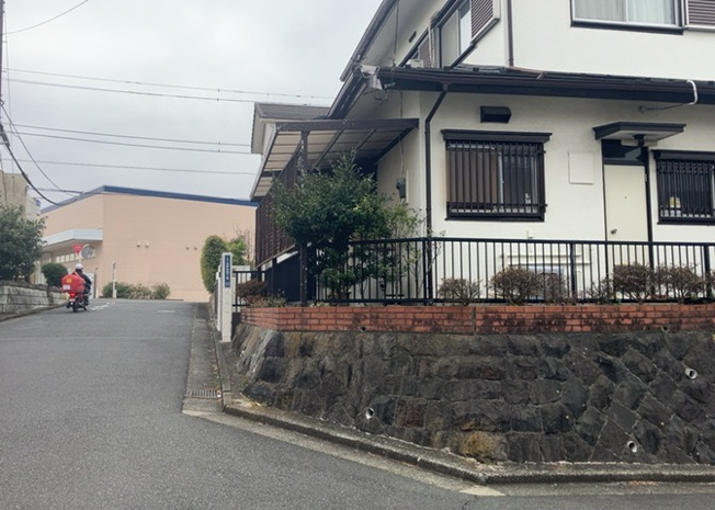 【外観】 | 土地の面積＝住宅面積ではありません。建ぺい率の問題などで、土地のある場所によって住宅を建てられる面積は限られています。高さもしかり、「土地」という言葉の中には、建築条件も含まれると考えておきましょう。