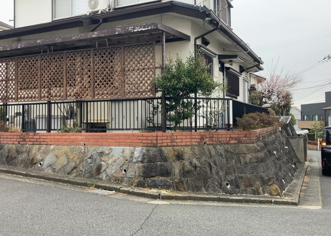 【外観】 | 物件の詳細については、現地を見てわかること以外に、役所や法務局などで調べないとわからないことがあります。そのため、現地に行く場合は、もしこの物件を買ったらどのような生活ができるかをイメージしましょう。