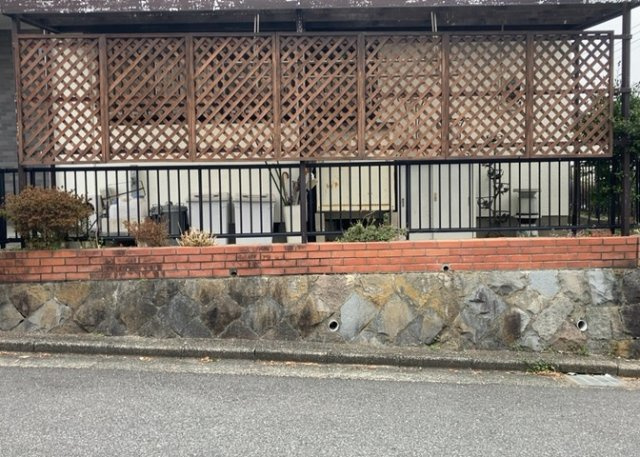 【外観】 | 土地購入を検討されている場合、境界杭がない状態で購入してしまうと境界確定測量をする必要があり、費用がかかります。購入の前に、売主、隣土地所有者立ち合いのもと境界を確定し境界杭を設置するのがベストです。