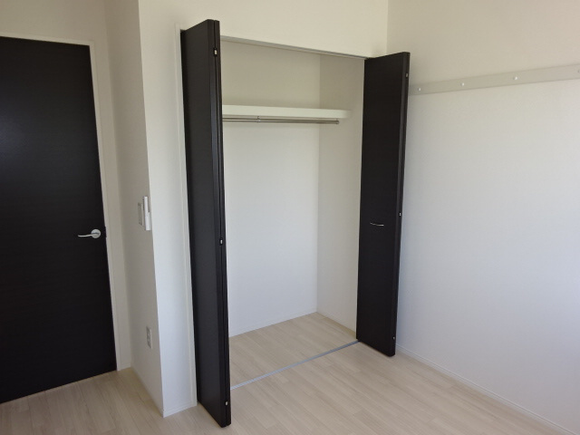 姫路市苫編南１丁目のハイツの収納