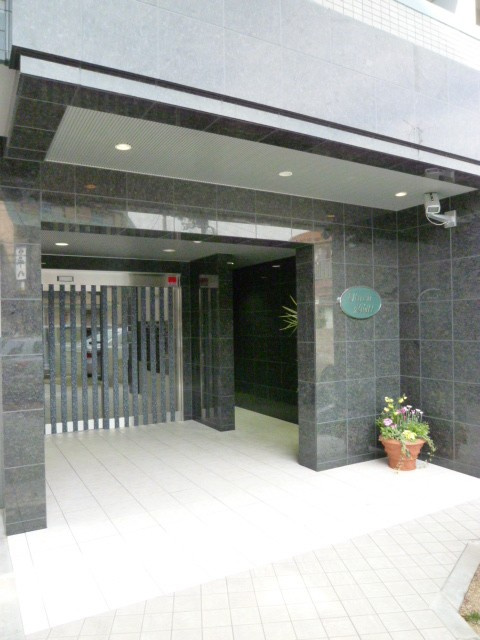 Uluru東向日のエントランス