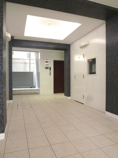 Uluru東向日のロビー