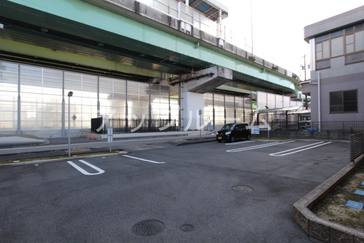 アンフィニ勝川の駐車場