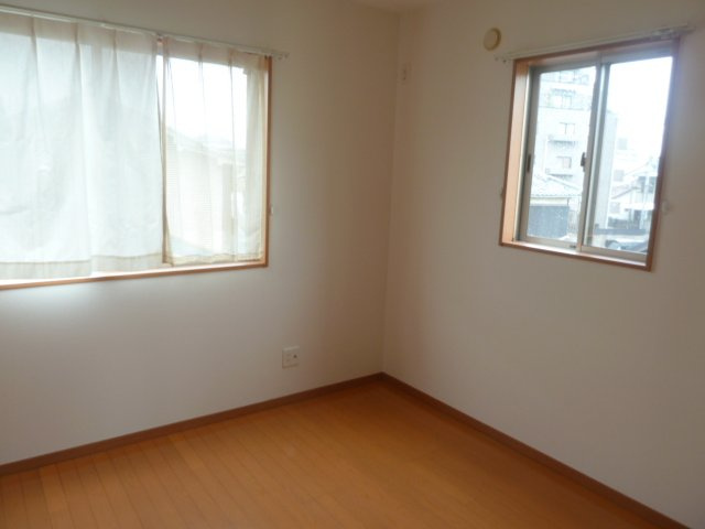 神子岡前2丁目貸家の寝室