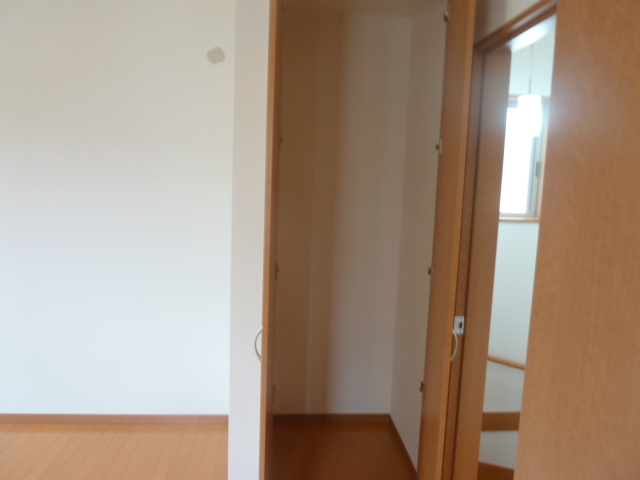 神子岡前2丁目貸家の収納