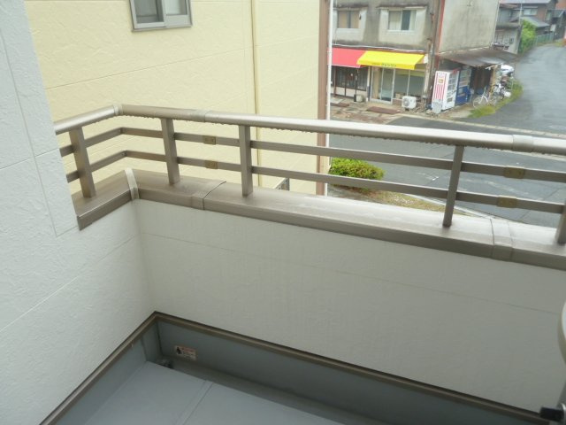 神子岡前2丁目貸家のバルコニー