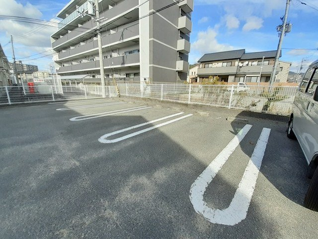 ミルト　アンジュⅢの駐車場
