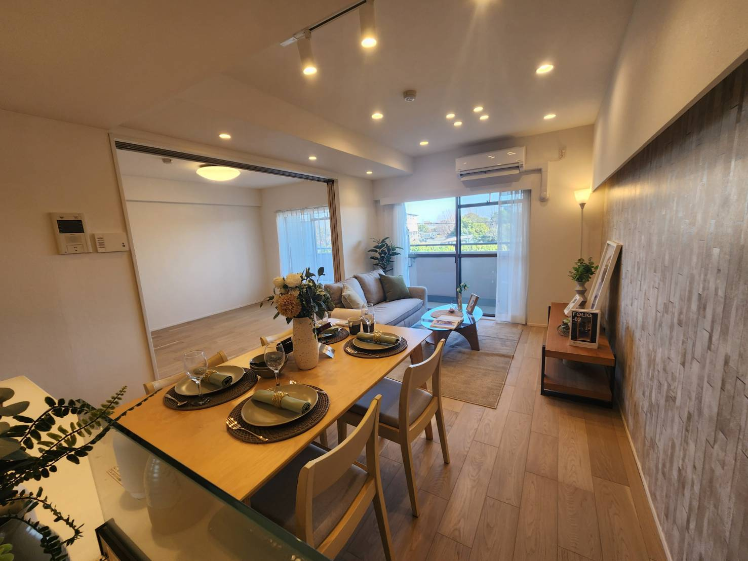 ベルヴィル大宮Ａ棟の居間・リビング|うれしい新品エアコン付です