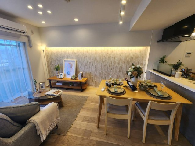 ベルヴィル大宮Ａ棟の居間・リビング|複数のあかりをパネル１つで操作できるリビングライトコントローラ―設置